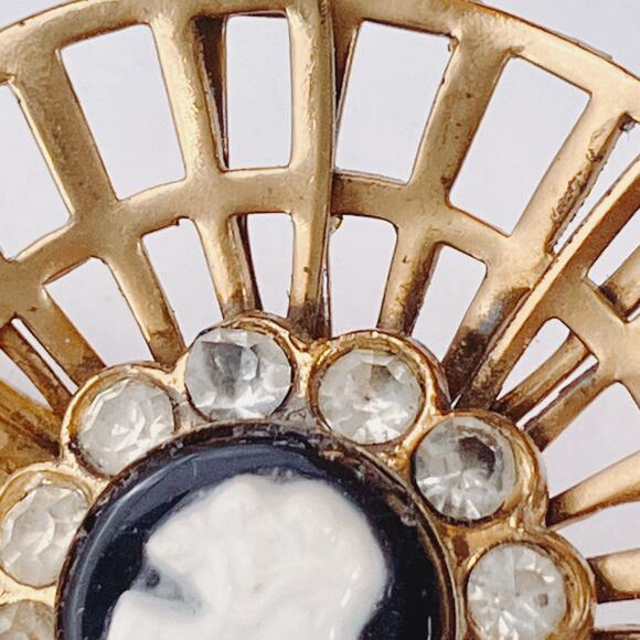 VTG Signed Coro Cameo Brooch Mid Century Gold Tone Openwork Rhinestone Pin 1950s - Picture 6 of 8